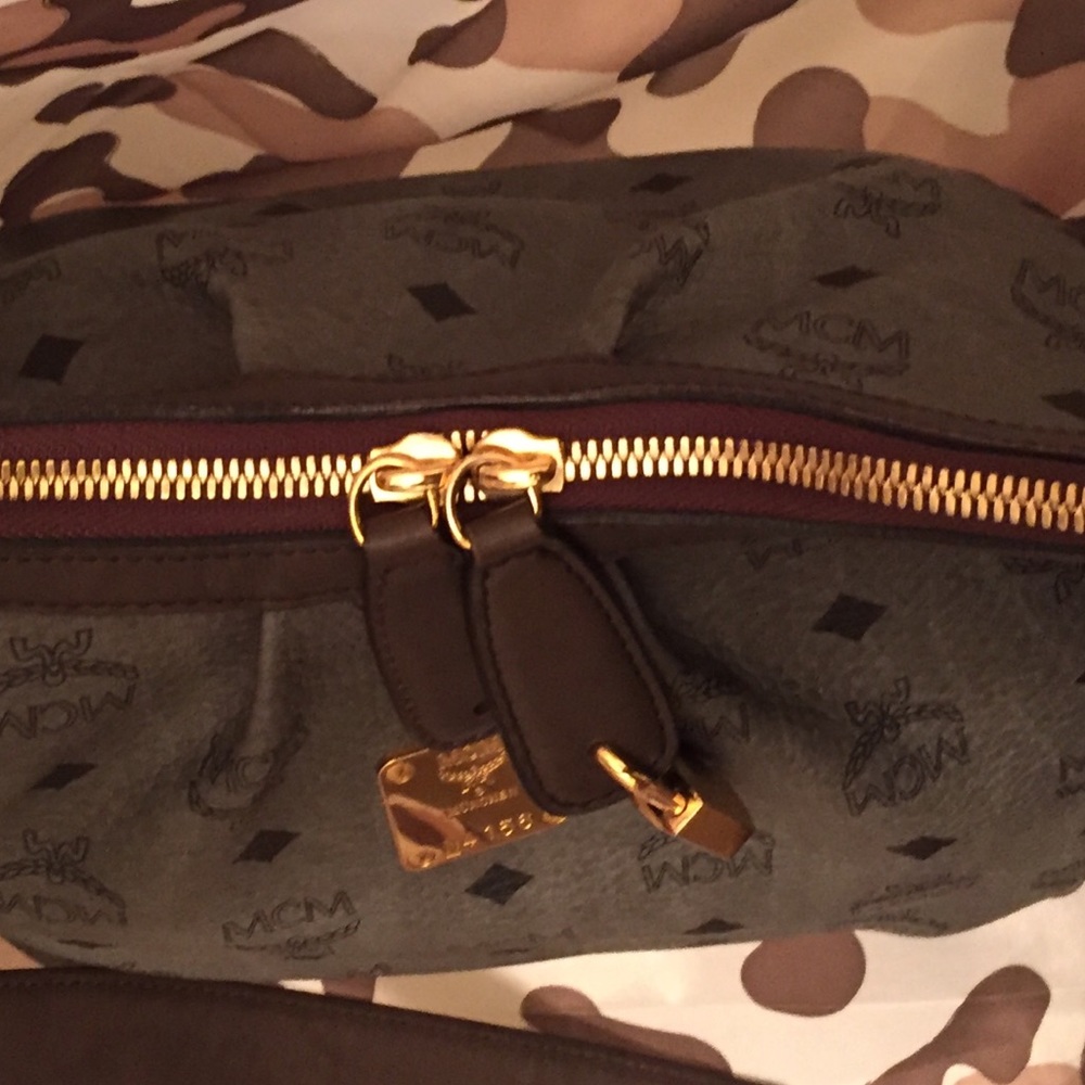 SOLD 🔐MCM🔐Locking Handbag - Picture 6 of 15